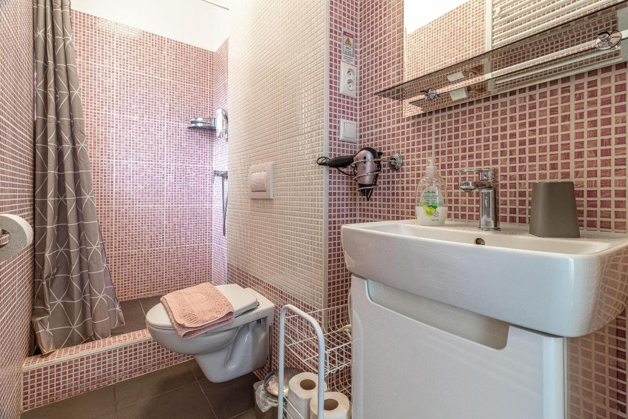 Bratislava -Apartment Near The City Center With A Balcony Eksteriør bilde