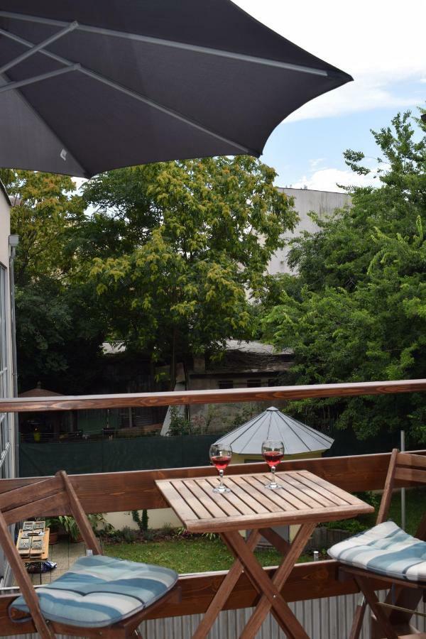 Bratislava -Apartment Near The City Center With A Balcony Eksteriør bilde
